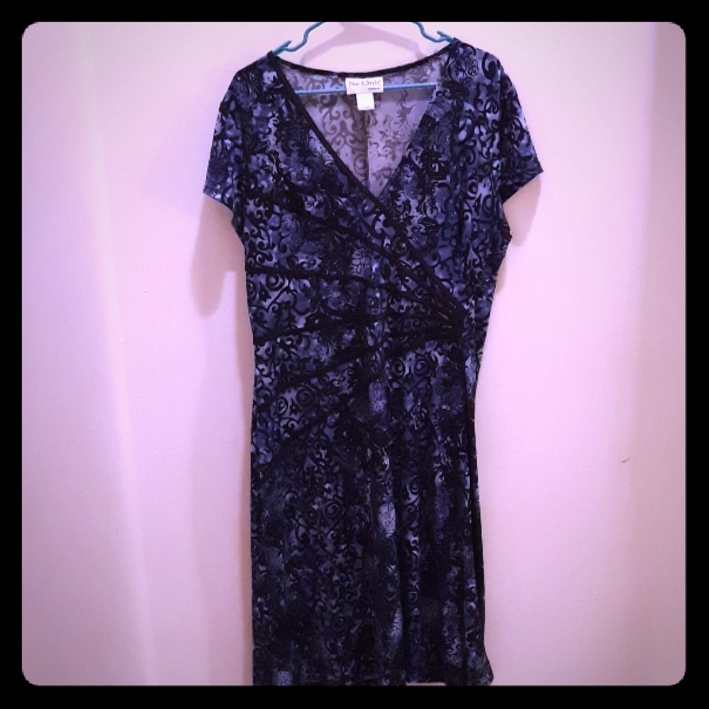 Flattering blue and black, short sleeve dress